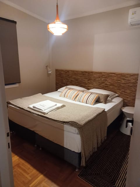 Bed, Bedroom, heating, air conditioner