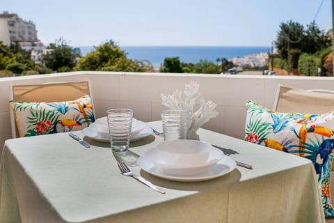 Day, Natural landscape, View (from property/room), Balcony/Terrace, Dining area, Sea view