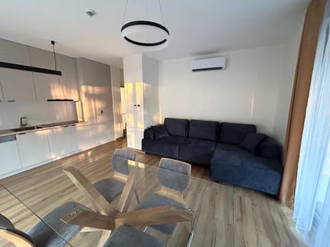 Seating area, air conditioner