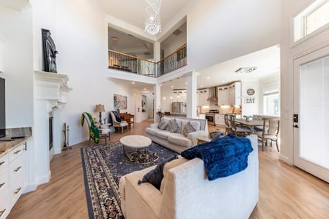 TV and multimedia, Living room, Seating area, fireplace, air conditioner