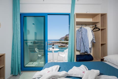 Bed, Natural landscape, Photo of the whole room, Bedroom, Sea view, towels, wardrobe