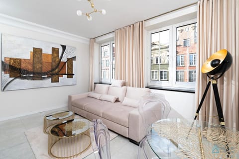 Bed, TV and multimedia, Living room, Photo of the whole room, Seating area, Bedroom