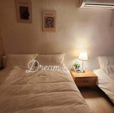 Bed, Bedroom, air conditioner