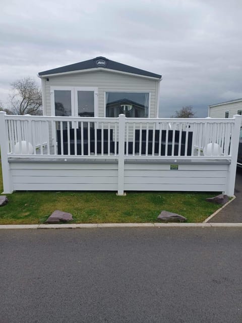 Property building, Balcony/Terrace