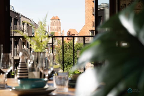 Property building, Day, City view, Drinks
