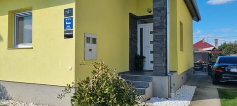 Property building, Day, Neighbourhood