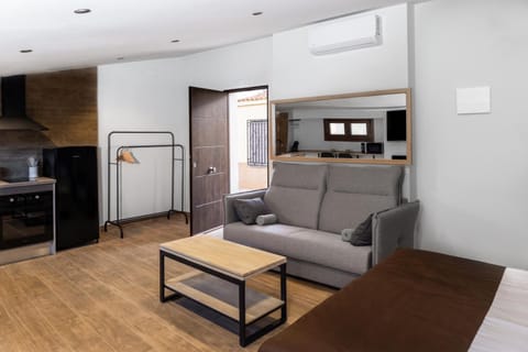 TV and multimedia, Kitchen or kitchenette, Living room, Dining area, oven