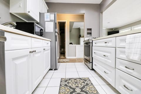 Bryan Lake Waterside Retreat House in Lake Ann