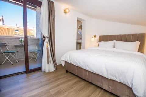 Bed, View (from property/room), Balcony/Terrace, Balcony/Terrace, Photo of the whole room, Bedroom