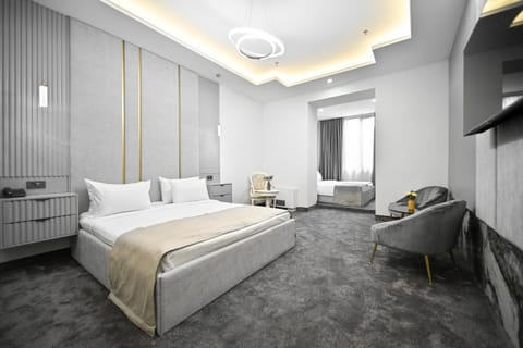 Communal lounge/ TV room, Bed, TV and multimedia, Living room, Photo of the whole room, Bedroom