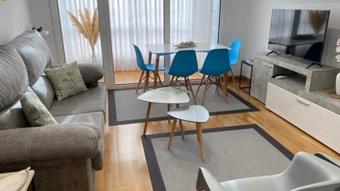 Communal lounge/ TV room, Living room, Seating area, Dining area, Evening entertainment