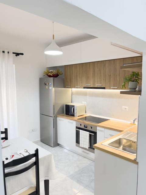 Kitchen or kitchenette, dishwasher, oven, toaster, kitchen