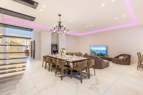 TV and multimedia, Living room, Seating area, Dining area