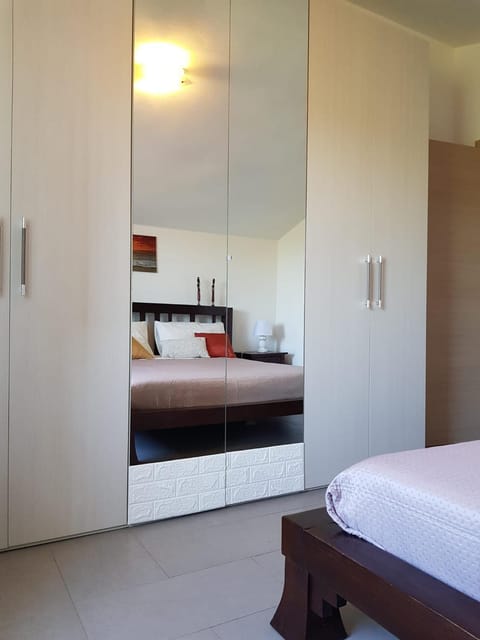 Bed, Photo of the whole room, Bedroom, wardrobe