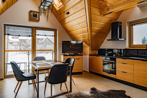 TV and multimedia, Balcony/Terrace, Kitchen or kitchenette, Living room, Dining area, stove