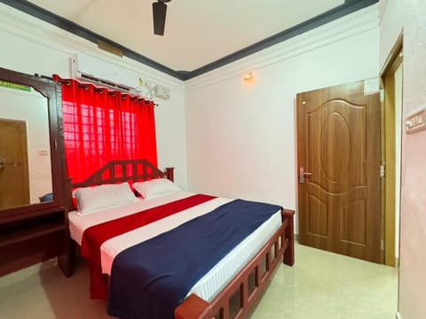 Bed, Photo of the whole room, Bedroom, room service, wardrobe, air conditioner