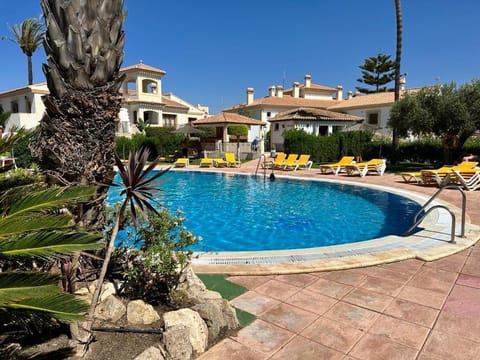 Property building, Swimming pool, sunbed