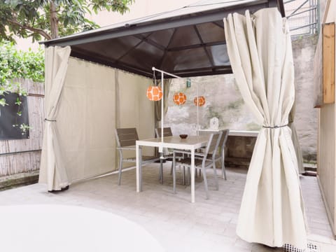 Garden, Garden, Seating area, Dining area, Garden view, Garden view, Dinner