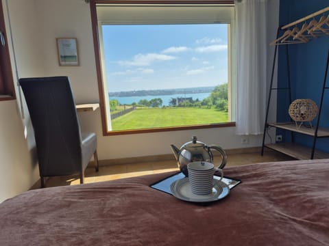 Natural landscape, Coffee/tea facilities, View (from property/room), Photo of the whole room, Bedroom, Sea view