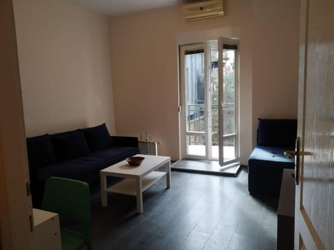 Living room, Seating area, air conditioner