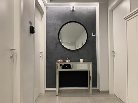 Lobby or reception, Internal: Not applicable to any particular room