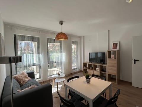TV and multimedia, Living room, Seating area, Dining area