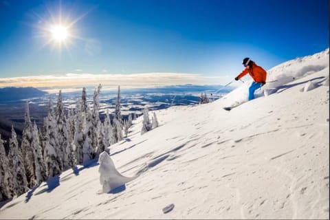 Soft Sunsets and Still Water at Flathead Condo Apartment in Polson