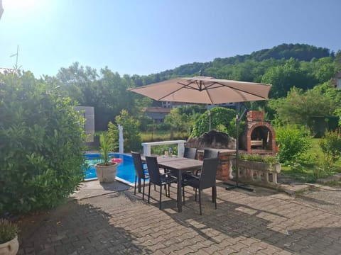 Patio, BBQ facilities, Swimming pool, Inner courtyard view