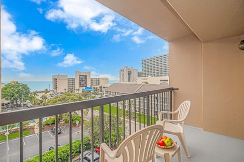 Spacious Ocean View 1 Bedroom Condo- Sleeps 8! 6042 House in Myrtle Beach