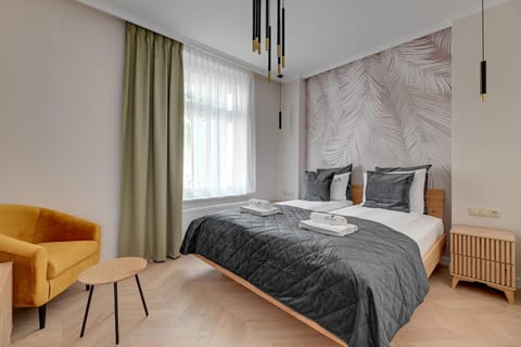 Bed, Living room, Photo of the whole room, Seating area, Bedroom