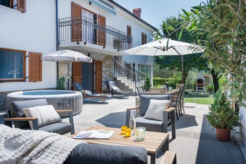 Property building, Patio, Day, Garden, View (from property/room), Balcony/Terrace, Seating area, Dining area, Garden view, Alcoholic drinks, Alcoholic drinks, internet, sunbed