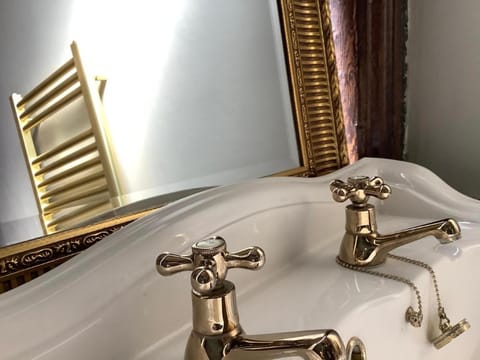 Country Cream in City House Vacation rental in Sunderland