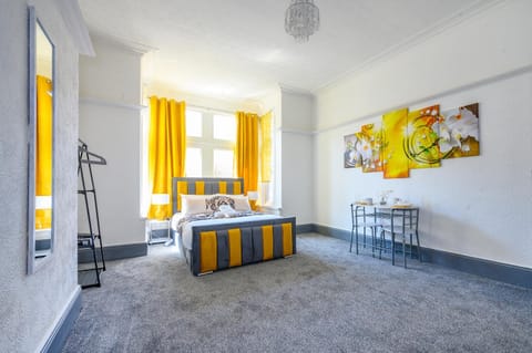 -RF7H- For your relaxed & Cosy Free Parking Vacation rental in Leeds
