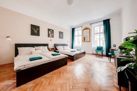 Bed, Living room, Photo of the whole room, Seating area, Bedroom, towels
