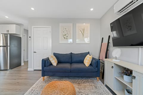 Communal lounge/ TV room, TV and multimedia, Kitchen or kitchenette, Living room, Seating area, Evening entertainment