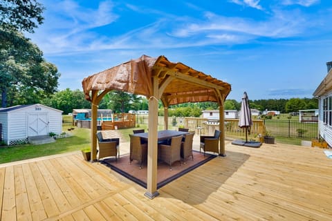 Renovated Retreat with Private Pool and Hot Tub House in Lake Marion