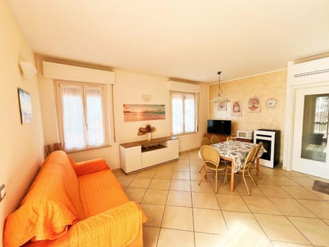 Communal lounge/ TV room, TV and multimedia, Living room, Seating area, Dining area, Sea view, Sea view, Breakfast