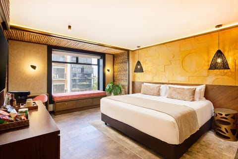 Bed, Photo of the whole room, Seating area, Bedroom