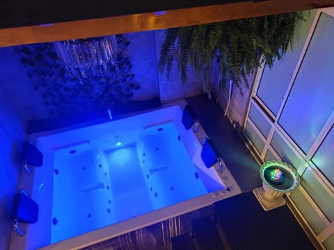 Night, Hot Tub