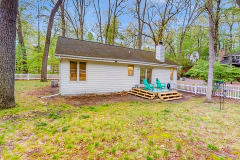 Livywood Cottage House in Michigan