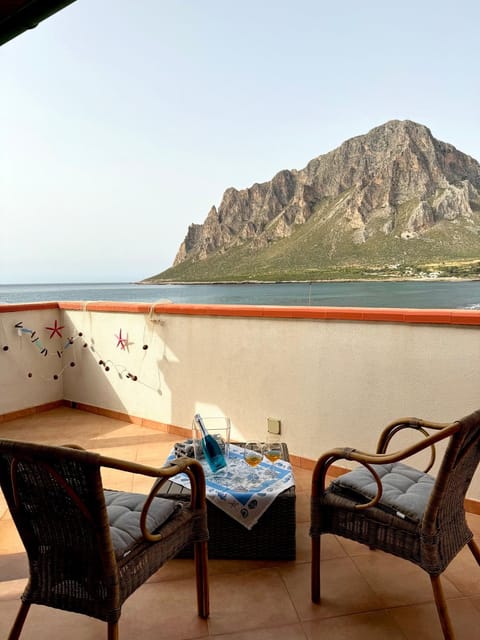 Day, Natural landscape, View (from property/room), Balcony/Terrace, Dining area, Sea view, Breakfast
