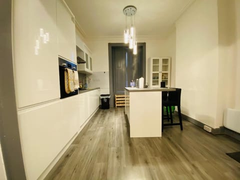 Kitchen or kitchenette, oven