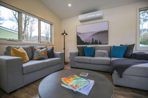 Living room, Seating area, air conditioner