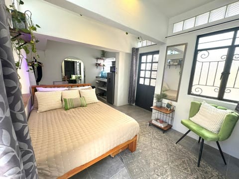 Bed, Seating area