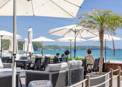 Patio, Restaurant/places to eat, Day, People, Banquet/Function facilities, Beach, Sea view