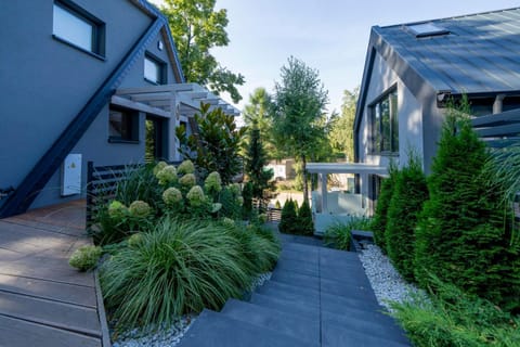 Property building, Spring, Day, Garden, Garden view