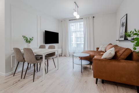 TV and multimedia, Living room, Seating area, Dining area, Evening entertainment