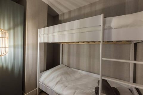 Haya Sieview - 'The Beach' Apartment in The Hague