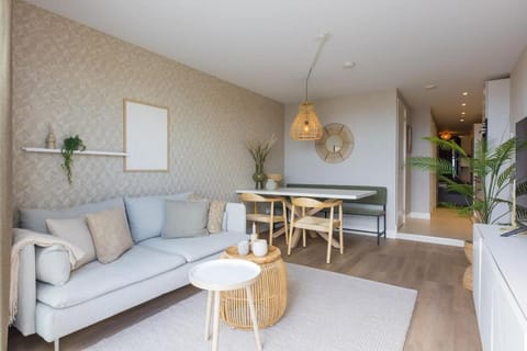 Haya Sieview - 'The Beach' Apartment in The Hague