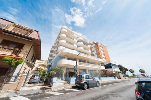 Property building, Day, Neighbourhood